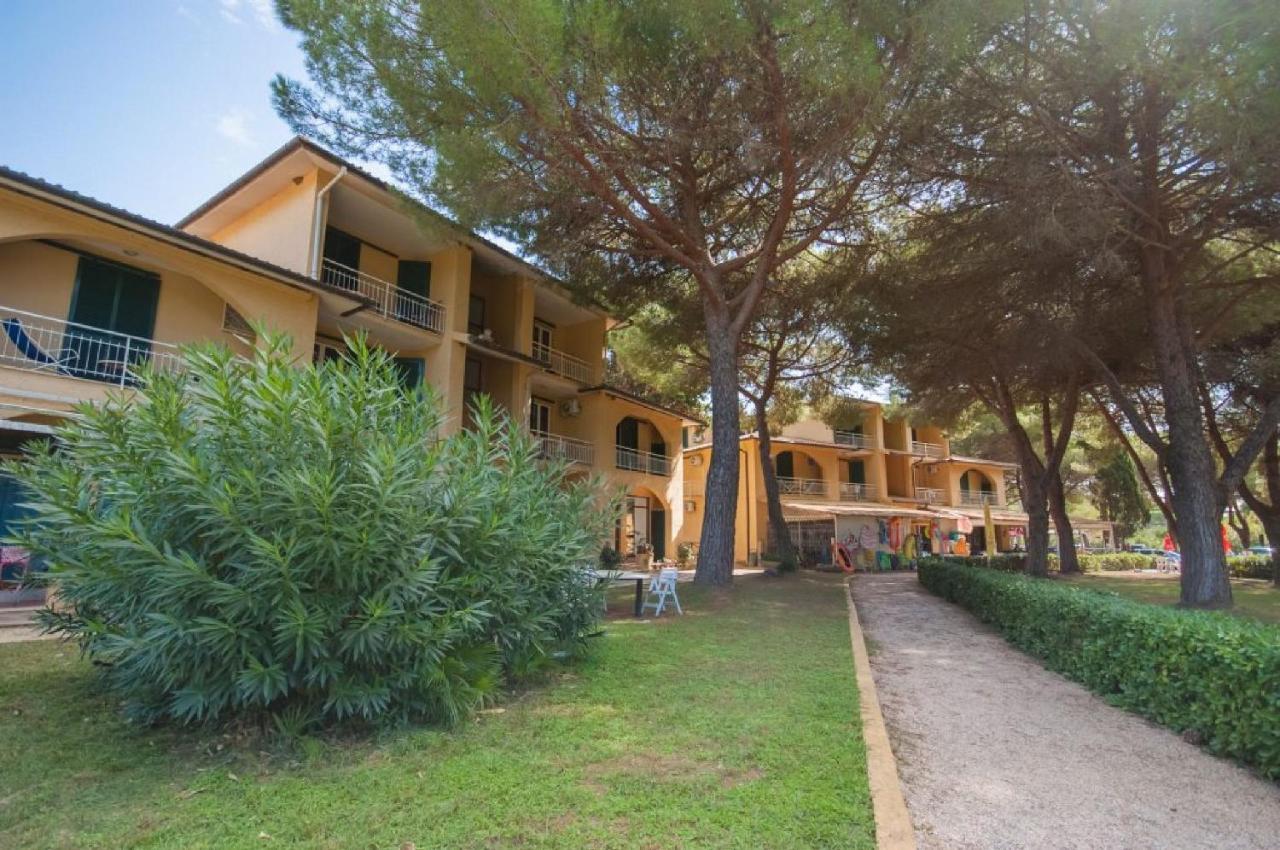 Residence Golfo Della Lacona Exterior photo