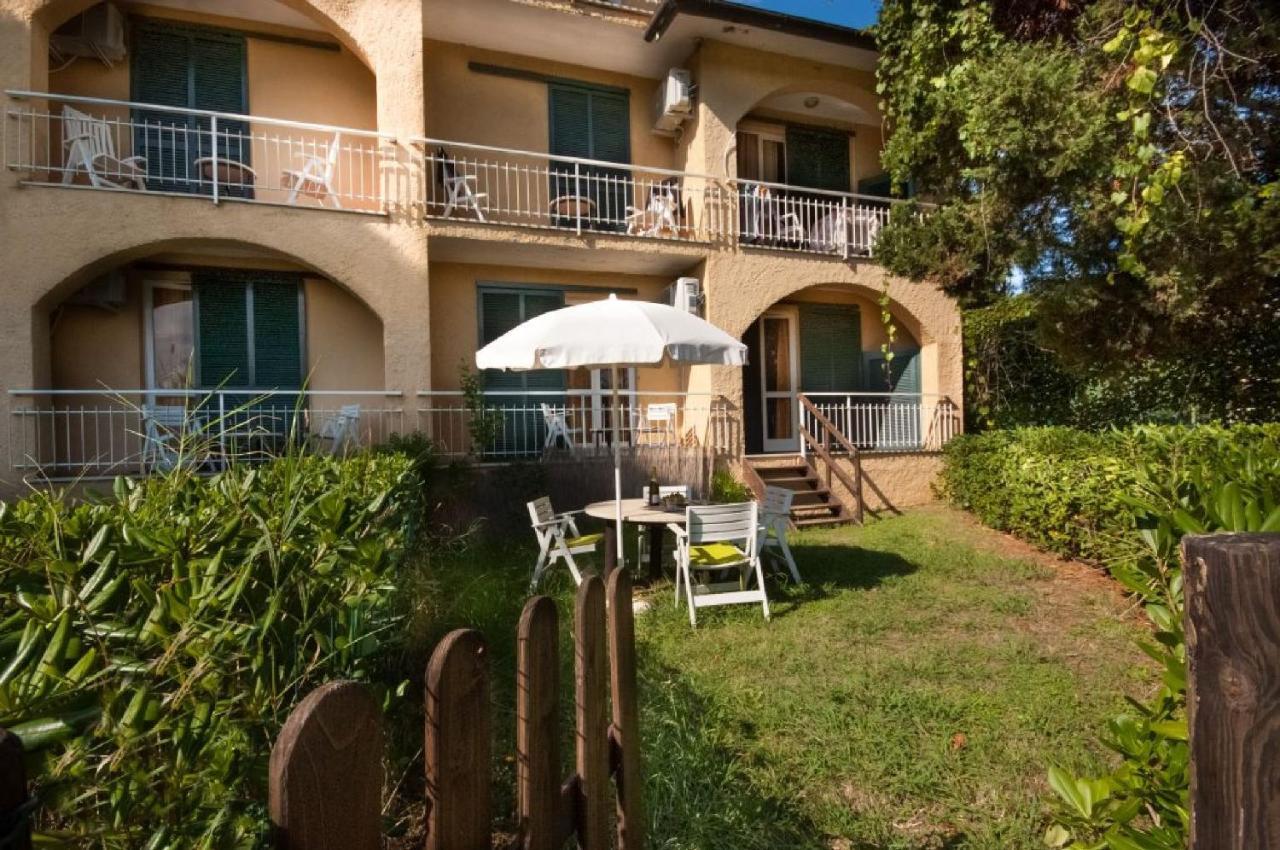 Residence Golfo Della Lacona Exterior photo