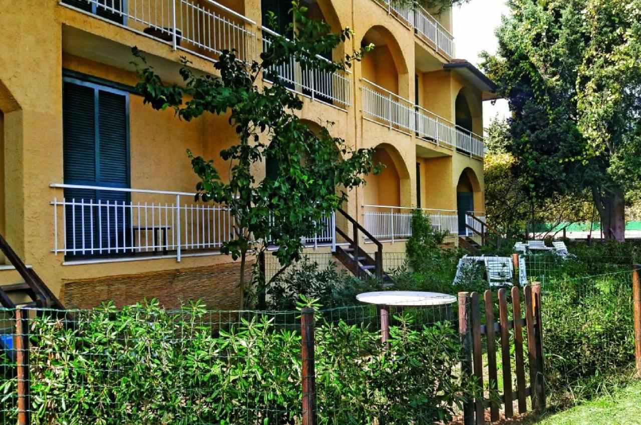 Residence Golfo Della Lacona Exterior photo